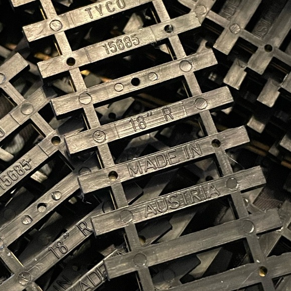 HO Tracks 12 pieces -11 Tyco #15685 and 1 R T 18"Rerailer terminal track 25671 - Picture 2 of 7